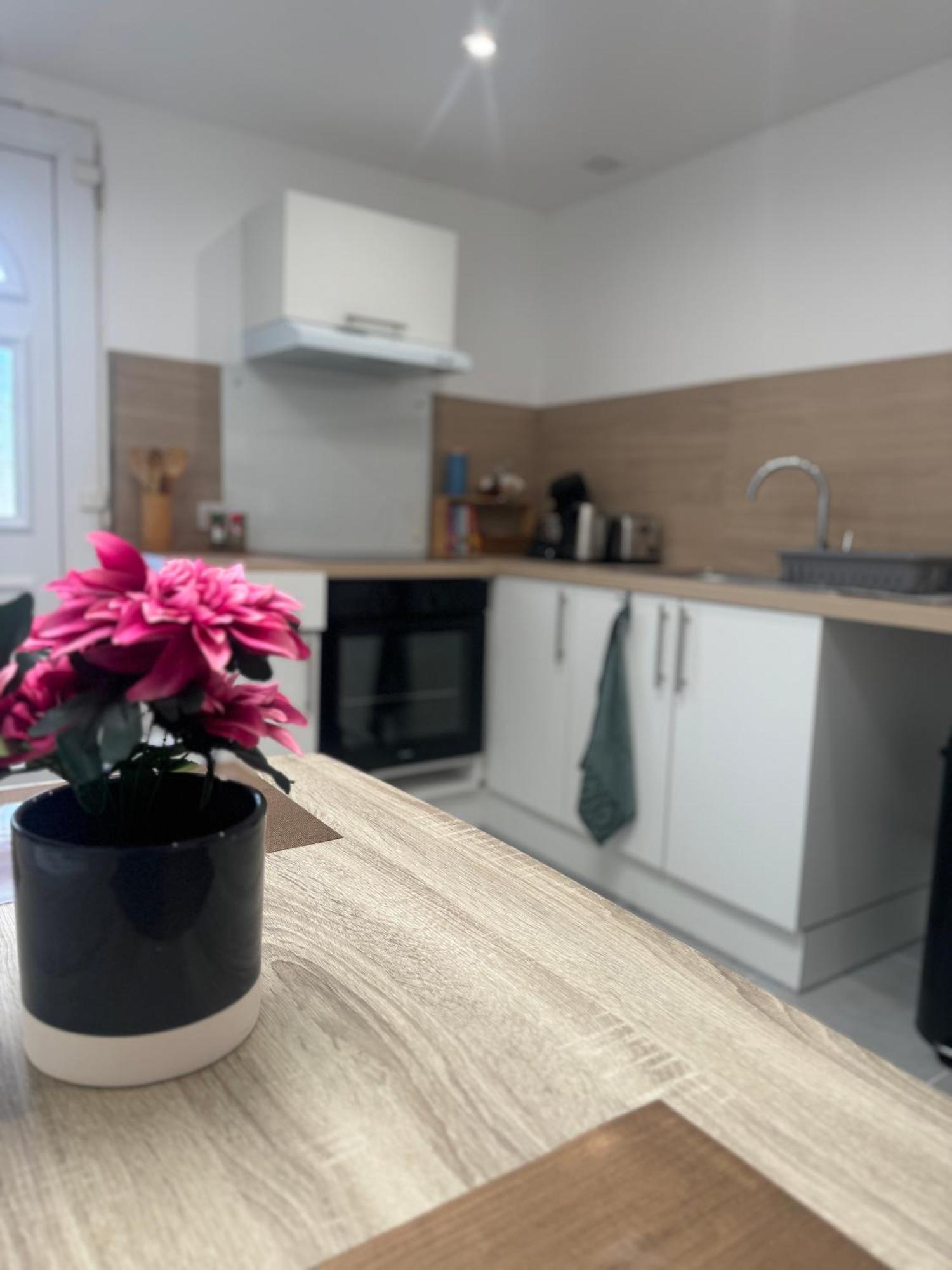 Le Paisible Apartment Pontcarre Екстериор снимка
